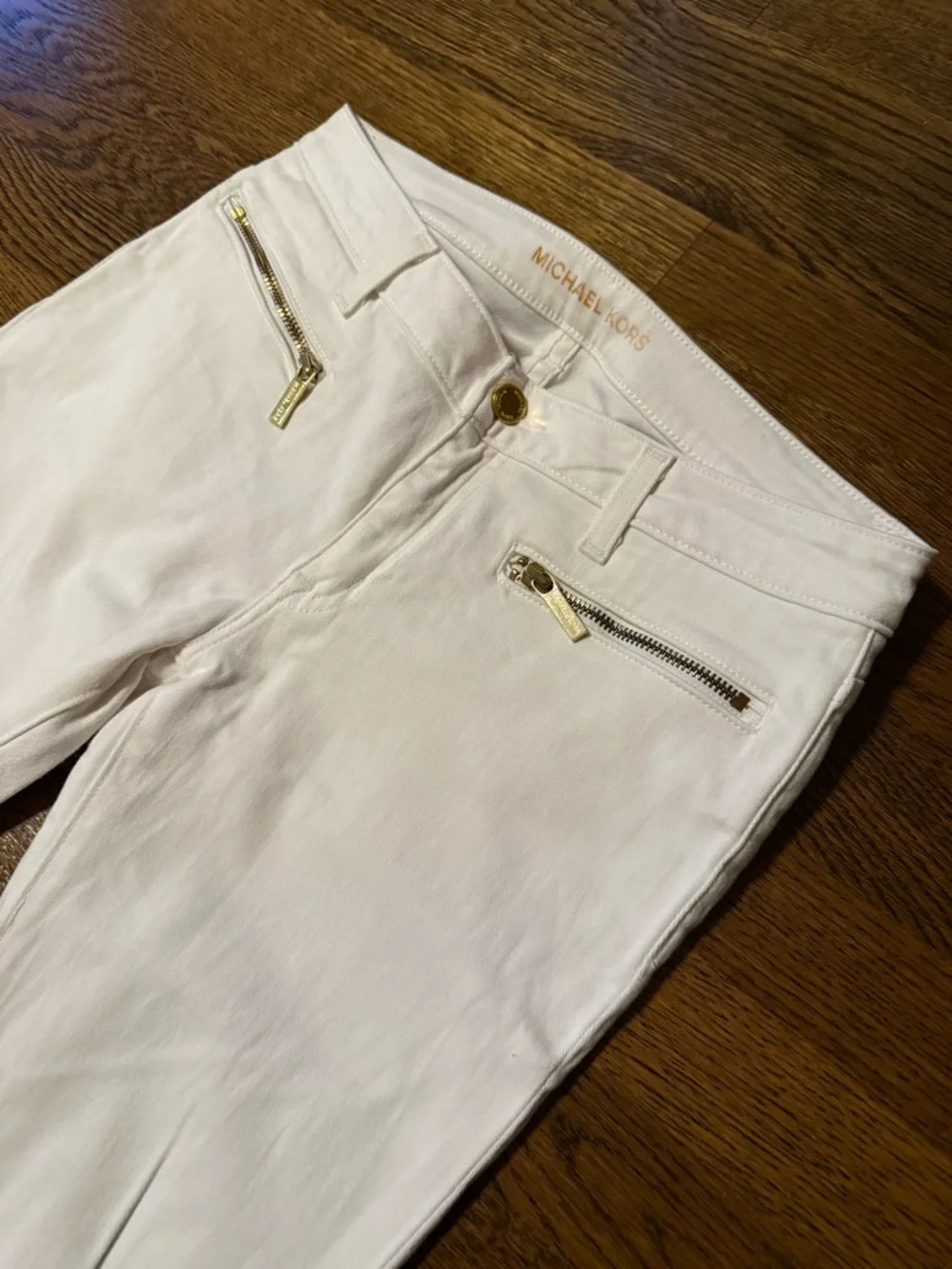 Michael Kors White Skinny Jeans with Gold Logo Detail - Picture 2 of 6